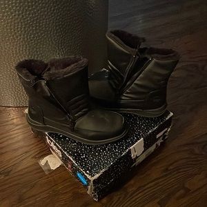 NWOT Totes boots